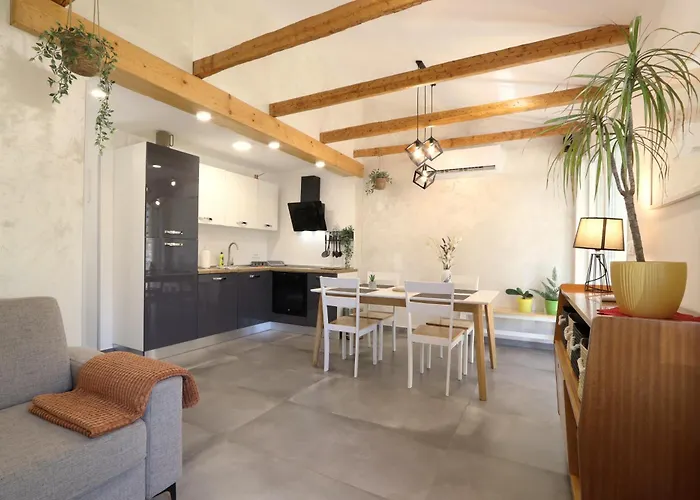 Holiday House \