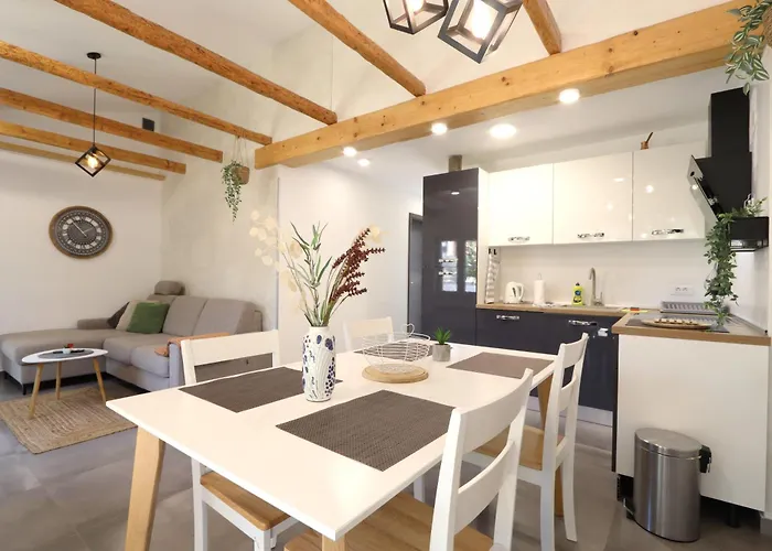 Holiday House \