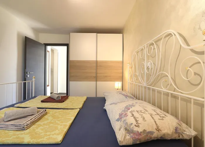 Holiday House \